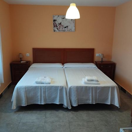 Hostal Bordillas Pomaluengo Exterior photo