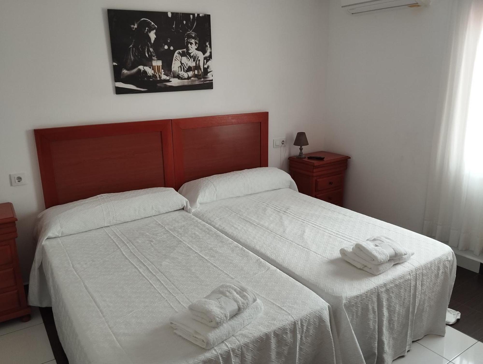 Hostal Bordillas Pomaluengo Exterior photo